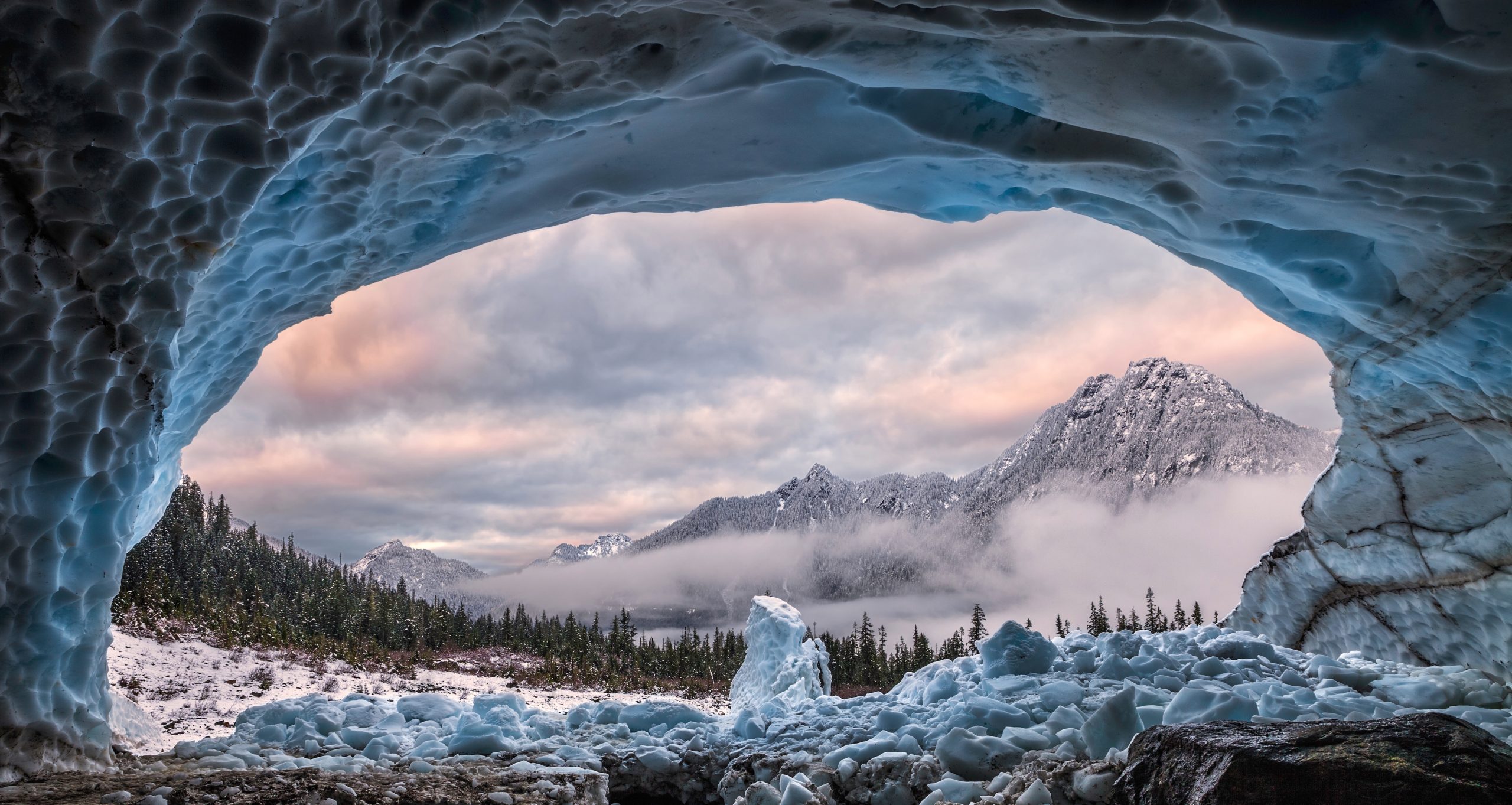 Ледяные горы, пещеры