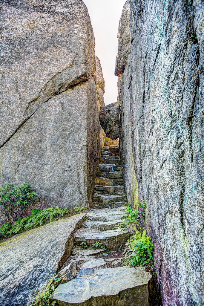 RAKUDA shina FARSHINA × OLD MOUNTAIN 64 Yandang Mountain Stock Photos, High-Res Pictures, and